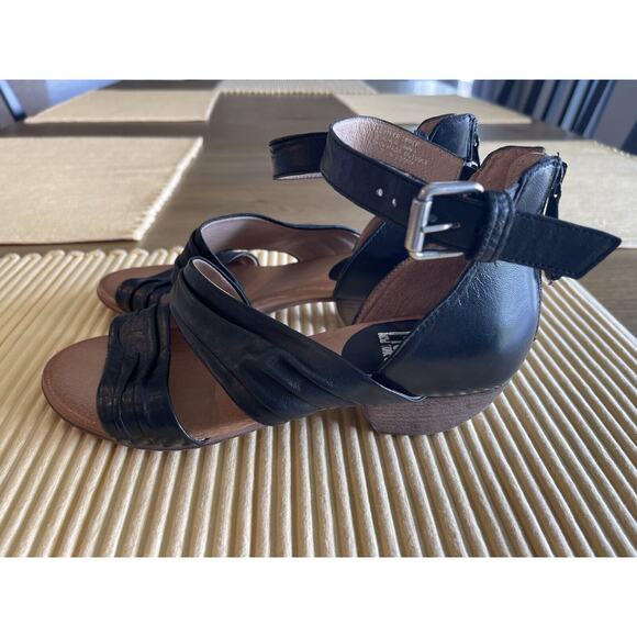 MIZ MOOZ New York CASSIE Women's Low Heel Sandals Black Sz 38 Wide 7.5 - 8 - Picture 3 of 8